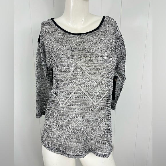 NWT Absolutely Famous Womens Sz Small 3/4 Sleeve Open Knit Top Black White - Picture 1 of 8